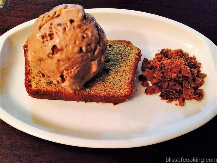 Coffee Cookie Icecream on Banana Cake