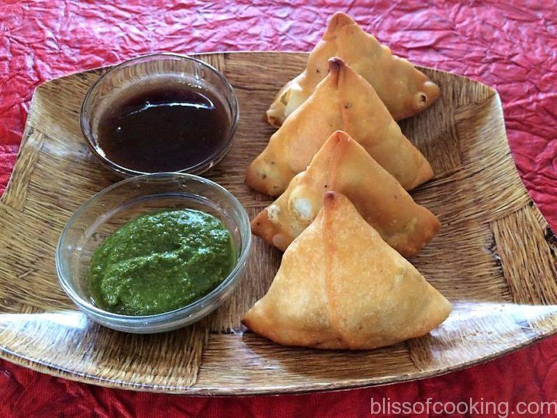 Matar Aloo Ka Samosa, Samosa