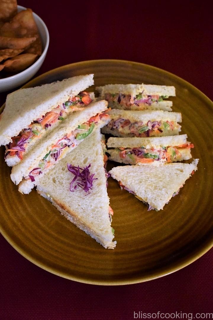 Quick Vegetable and Mayonnaise Sandwich