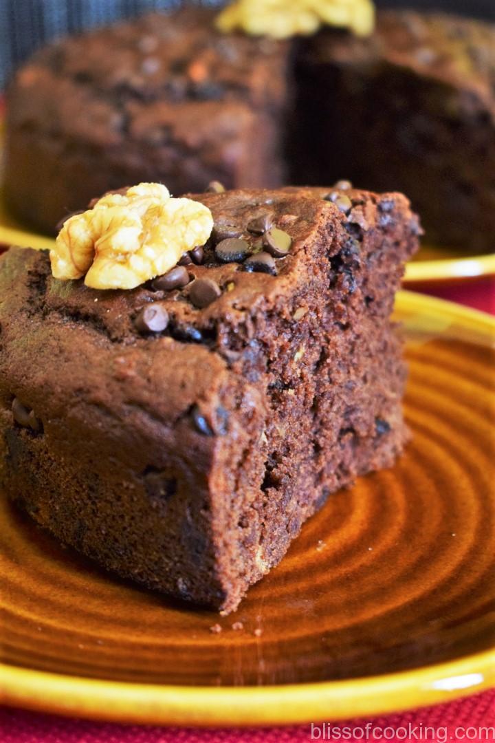 Chocolate and Walnut Banana Cake (Eggless)