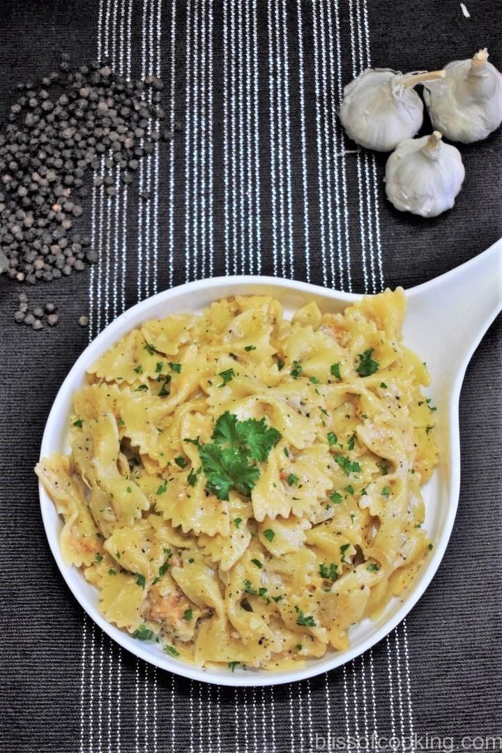 Fried Garlic and Pepper Cheese Pasta