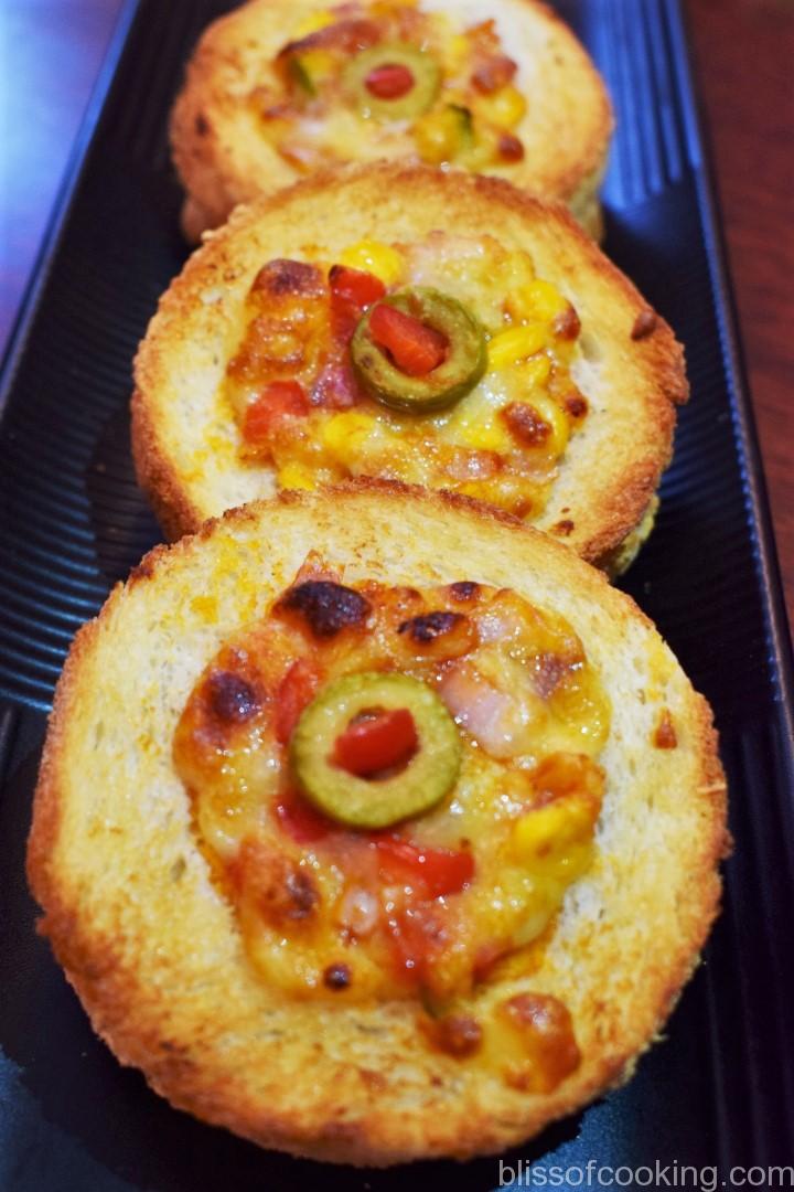 Cheesy Vegetable And Bread Discs