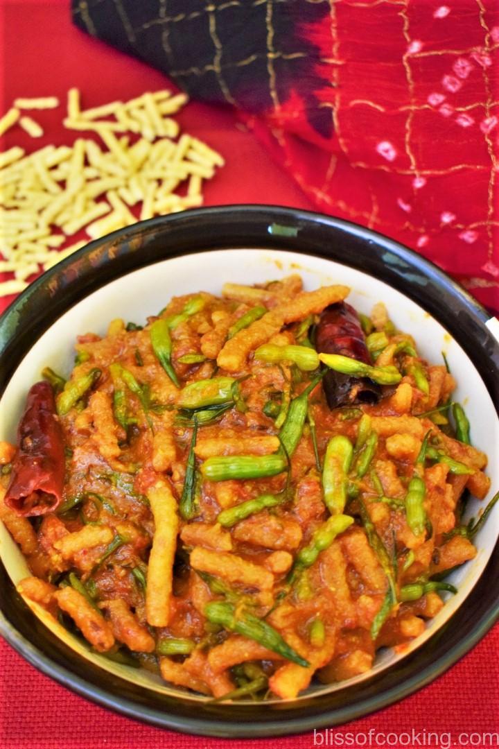 Mogri Mangodi Ki Sabzi, Moong Wadi And Radish Pod Curry