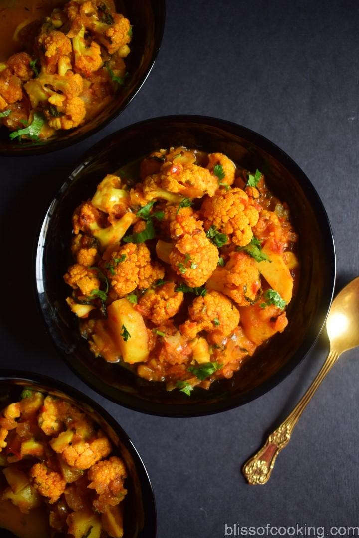 Gobhi Aloo Raseela, Gobhi Dhaba style, Aloo Gobhi, Cauliflower in Gravy, Aloo Gobhi Raseela