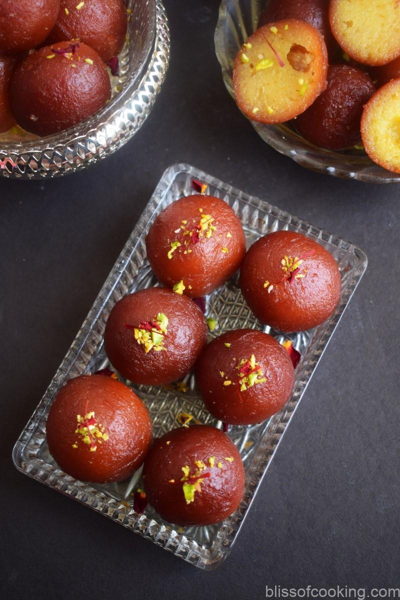 Gulab Jamun, gulabjamun, hotgulabjamuns, gulabjamuncheesecake, angoorigulabjamun, indiangulabjamun, indiansweets, desikhana, indianstreetfood, homemadegulabjamun, gulabjamunwithicecream, gulabjamunrabdi
